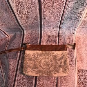 WRISTLET